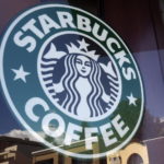 ΗΠΑ: Η Starbucks απέλυσε εργαζόμενους επειδή ήθελαν να συνδικαλιστούν
