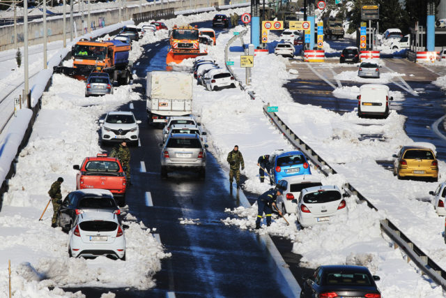 Σε συλλήψεις μετατράπηκαν οι οκτώ προσαγωγές μελών του Ρουβίκωνα