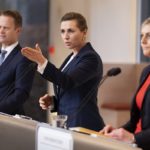 H Δανία γίνεται σήμερα η πρώτη χώρα της ΕΕ που αίρει όλους τους περιορισμούς κατά της Covid-19