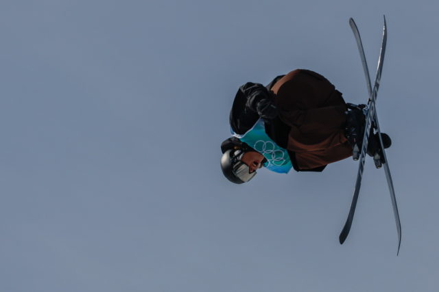 Πεκίνο 2022: Απίστευτος Σίμο Πέλτολα – Προσγειώθηκε στο ένα πόδι μετά από τέσσερις περιστροφές στον αέρα [ΒΙΝΤΕΟ]