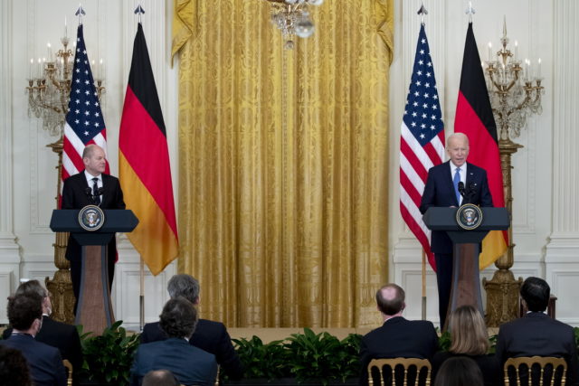 Σύγκλιση Μπάιντεν-Σολτς για κυρώσεις απέναντι στη Ρωσία