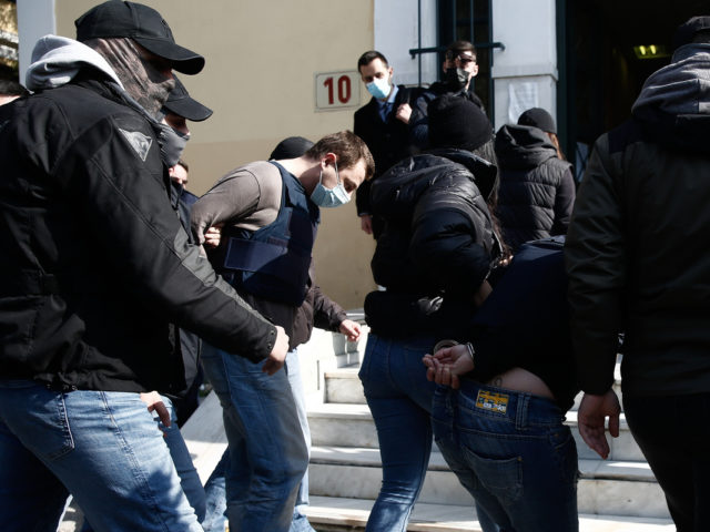 Κυψέλη: Σοκαριστικά όσα λέει η αδερφή του 7χρονου – “Του έσπαγε τα δάχτυλα με σιδερένιο εργαλείο”