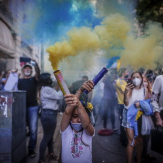 Άνθρωποι σε όλον τον κόσμο ενάντια στον Πούτιν