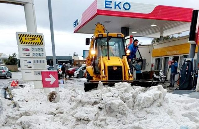 Κακοκαιρία: Καταιγίδες και χαλάζι σάρωσαν τις Κυκλάδες