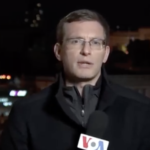 Ρεπόρτερ μεταδίδει τις εξελίξεις στην Ουκρανία σε έξι γλώσσες και γίνεται viral [ΒΙΝΤΕΟ]