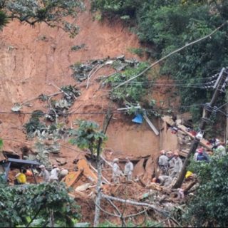 Πλημμύρες Βραζιλία: Στους 104 αυξήθηκε ο αριθμός των νεκρών στην Πετρόπολις