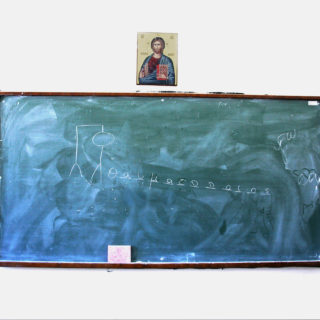 «Ποτέ δεν κατάλαβα γιατί στη σχολική αίθουσα υπήρχε μια εικόνα του Χριστού»