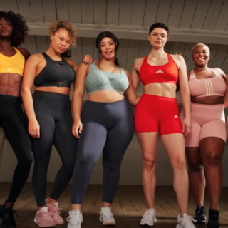 Η νέα καμπάνια της Adidas φέρνει αντιδράσεις. Οτιδήποτε όμως κανονικοποιεί τις θηλές, είναι εντάξει για ΄μας