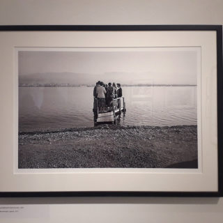 «Ανώνυμες Διαδρομές» μιας δεκαετίας. Μια ξεχωριστή φωτογραφική έκθεση στο Μουσείο Μπενάκη