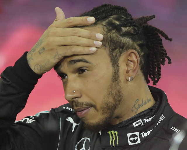 «Δεν καταλαβαίνω γιατί όταν οι άνθρωποι παντρεύονται, η γυναίκα χάνει το επίθετό της»