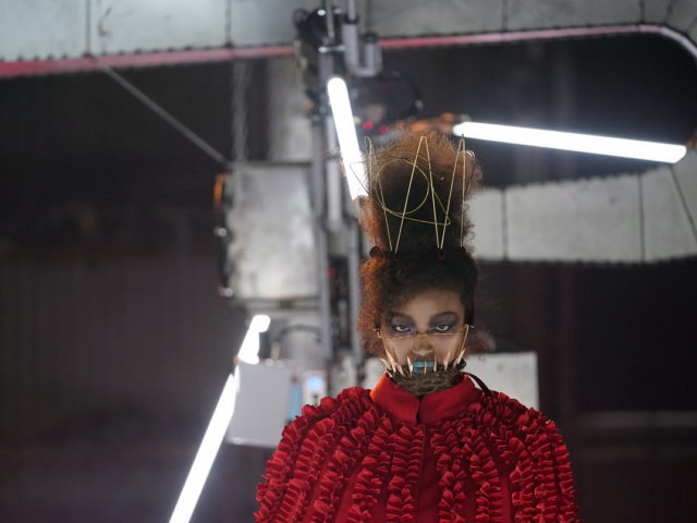 Μεταβιομηχανικές νεράιδες στην εβδομάδα μόδας του Τόκιο