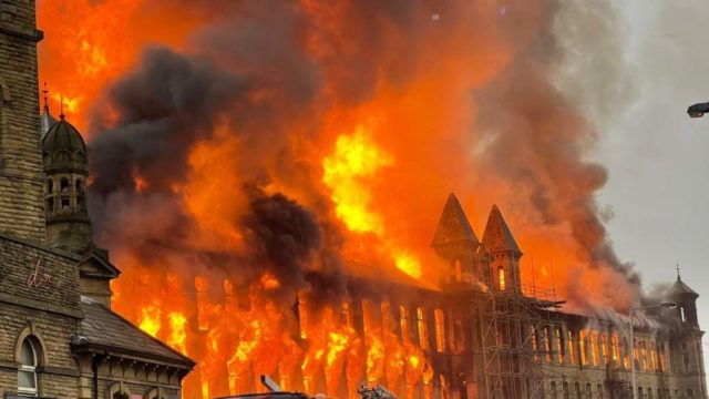 Φωτιά στο ιστορικό κτίριο Dalton Mills – Εκεί γυρίζεται η σειρά Peaky Blinders