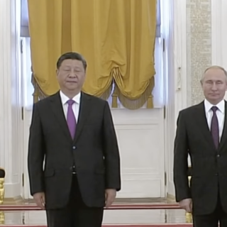 Πόλεμος στην Ουκρανία: «Με τη Ρωσία είμαστε εταίροι αλλά όχι σύμμαχοι», δηλώνει η Κίνα