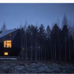 «Μετεωρίτης», μια οικία που αναδύεται ως μυστηριώδες αντικείμενο σε δάσος της Φινλανδίας