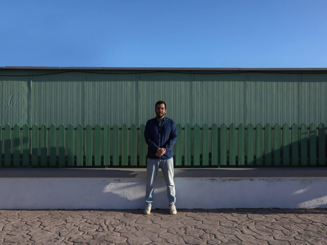 Δημήτρης Μπαλογιάννης: Γράφω τραγούδια γιατί θεωρώ ότι είναι η ωραιότερη ασχολία