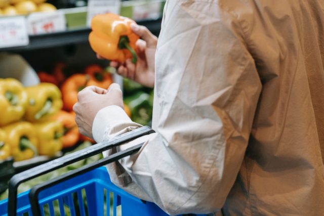 «Φωτιά» οι ανατιμήσεις σε βασικά είδη διατροφής στα σούπερ μάρκετ