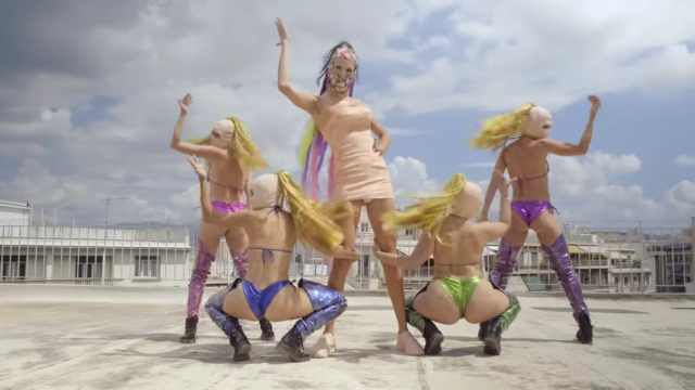 Chraja και Dolly Vara έβγαλαν τραγούδι για την αστυνομική βία: «Πες στον μπάτσο bye»