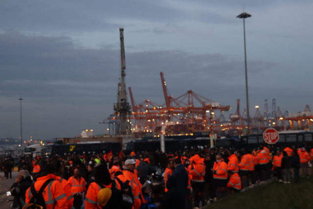 Τραυματισμός λιμενεργάτη στον ΣΕΠ – Έπεσε από ύψος όταν έσπασαν τα προστατευτικά κιγκλιδώματα