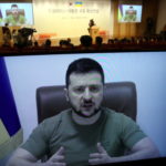 Δεκάδες χιλιάδες άνθρωποι σκοτώθηκαν στη Μαριούπολη, κατήγγειλε ο Ζελένσκι