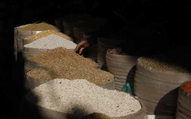 Παγκόσμια Τράπεζα: Το σοκ από τις αυξήσεις τιμών σε τρόφιμα και καύσιμα θα διαρκέσει τουλάχιστον 3 χρόνια