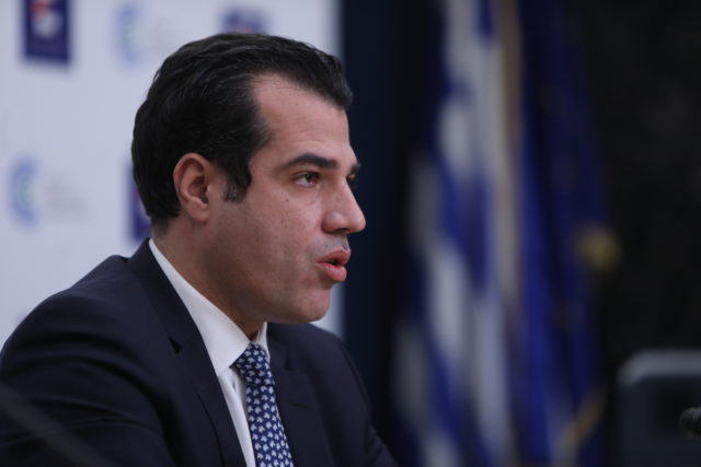 Πλεύρης: Η επιδημιολογική εικόνα δικαιολογεί το νέο πλαίσιο διαχείρισης της πανδημίας