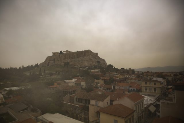 Βροχές και αφρικανική σκόνη σήμερα στην χώρα