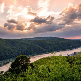Οι Ιπ-πότες του Τυρνάβου και το Δείπνο της Στρογγυλής Τραπέζης τους
