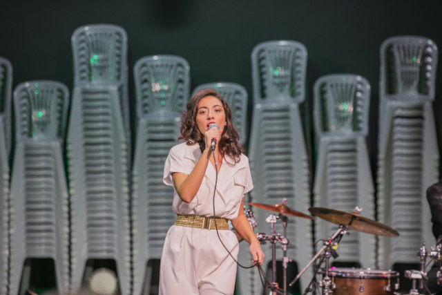 Ένα – Ένα: O Θανάσης Δεληγιάννης & η ομάδα Ι/Ο καταφθάνουν στη Στέγη Ιδρύματος Ωνάση