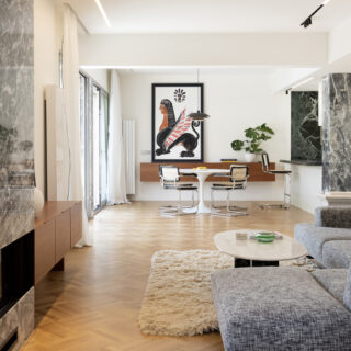 Open space και εκλεκτά μάρμαρα, σ’ ένα ηλιόλουστο ρετιρέ στην Κυψέλη