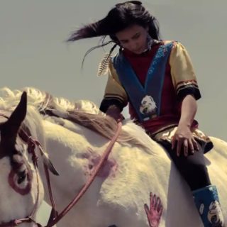 «Έχουμε μια ιστορία όπου μας φιμώνουν»: Μια ματιά στις ζωές των Ιθαγενών γυναικών