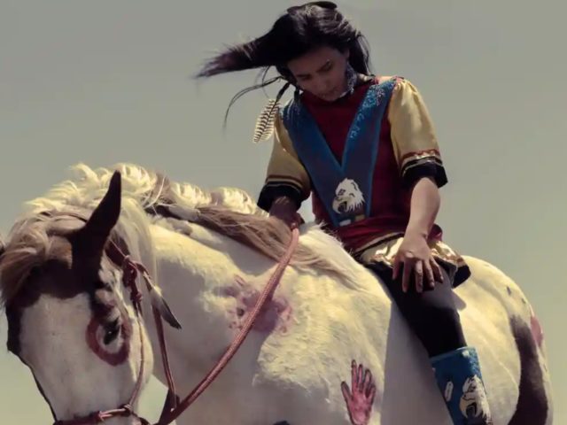 «Έχουμε μια ιστορία όπου μας φιμώνουν»: Μια ματιά στις ζωές των Ιθαγενών γυναικών