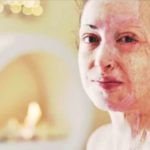 Η Ιωάννα Παλιοσπύρου βγάζει τη θεραπευτική μάσκα και συγκλονίζει με τη δύναμη και την ομορφιά της ψυχής