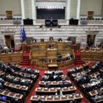 Στην Ολομέλεια η «μάχη» των πολιτικών αρχηγών για τις παρακολουθήσεις