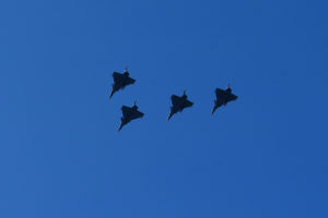 Γιατί πετούν μαχητικά αεροσκάφη πάνω από την Αθήνα