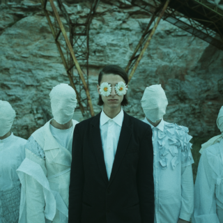 Ο Die Arkitekt συνεργάζεται με τη Λένα Πλάτωνος και οπτικοποιεί την πιο dark Spotify εμμονή μας