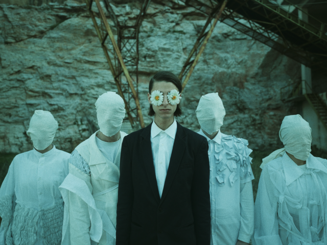 Ο Die Arkitekt συνεργάζεται με τη Λένα Πλάτωνος και οπτικοποιεί την πιο dark Spotify εμμονή μας