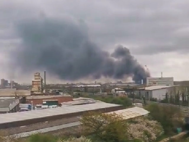 Μεγάλη φωτιά κοντά στο αεροδρόμιο Χίθροου στο Λονδίνο