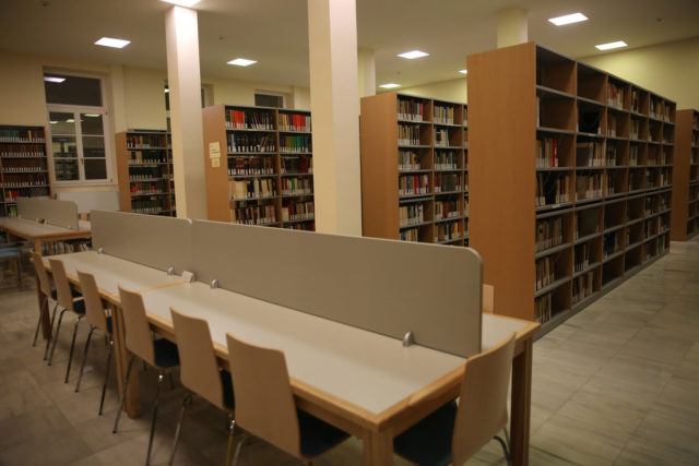 Φοιτητές Νομικής του ΕΚΠΑ καταγγέλλουν καθηγητή για παρενόχληση φοιτητών