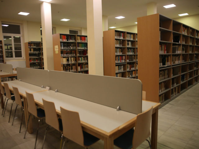 Φοιτητές Νομικής του ΕΚΠΑ καταγγέλλουν καθηγητή για παρενόχληση φοιτητών