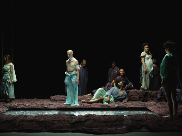 Πρώτες εικόνες από το Hello to Emptiness στην Εναλλακτική Σκηνή της ΕΛΣ