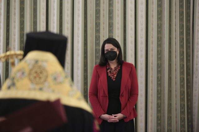 Μετά την εκλογική κατάρρευση της ΔΑΠ, η Κεραμέως καταργεί τις φοιτητικές παρατάξεις