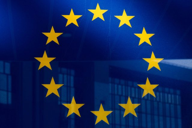 Τι προβλέπει η Κομισιόν για ανάπτυξη, χρέος και πληθωρισμό στην Ελλάδα