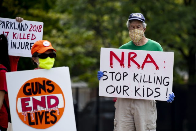 Οι Δημοκρατικοί πλησιάζουν σε συμβιβασμό με τους Ρεπουμπλικανούς στη Γερουσία για την οπλοκατοχή