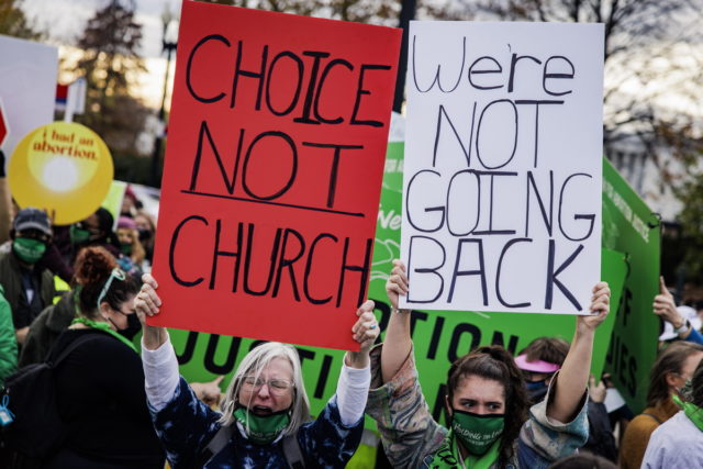 ΗΠΑ: Το Ανώτατο Δικαστήριο ετοιμάζεται να ανατρέψει τον νόμο περί αμβλώσεων