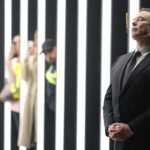 Έλον Μασκ: Αεροσυνοδός τον κατηγορεί για σεξουαλική παρενόχληση – «Μου ζήτησε να του κάνω ερωτικό μασάζ με αντάλλαγμα ένα άλογο»