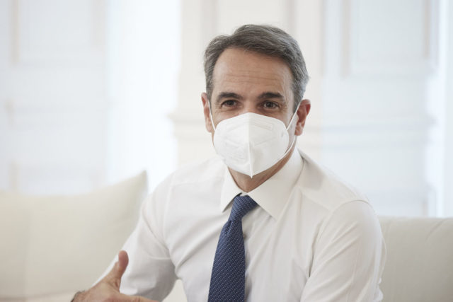 Διάγγελμα Μητσοτάκη: Αναστολή ρήτρας προσαρμογής και αναδρομική επιστροφή στο 60%