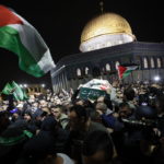 Νέος κύκλος αστυνομικής βίας στη διάρκεια της κηδείας ενός Παλαιστίνιου στην κατεχόμενη Ανατολική Ιερουσαλήμ