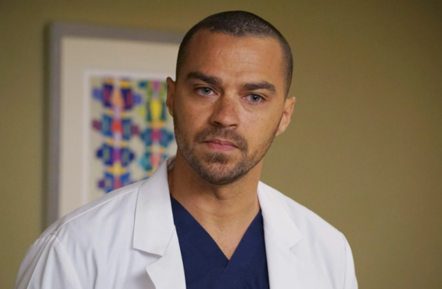 Ολόγυμνος εμφανίζεται στο Broadway ο Jesse Williams – Χαμός στο Twitter με βίντεο που διέρρευσε