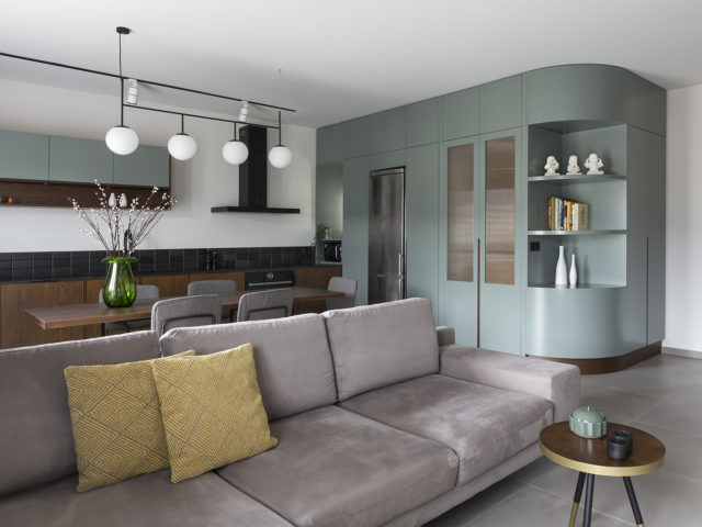 Οι AR03412 STUDIO σχεδίασαν ένα διαμέρισμα που πλημμυρίζει με φως