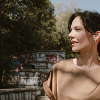 Μαριλίτα Λαμπροπούλου: «Ο μεγαλύτερος μύθος για τους ηθοποιούς είναι ότι κάνουμε dolce vita»